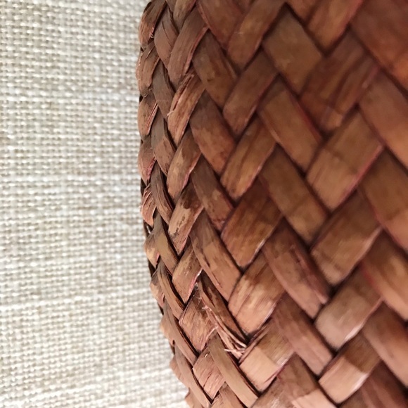 Cute woven handbag! - Picture 3 of 7